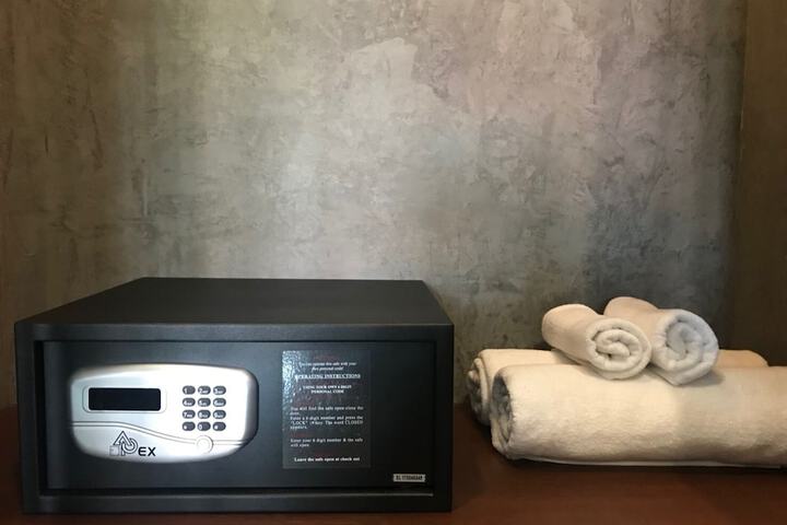 Room 3 of 38
