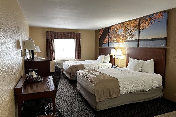 1 Queen Bed (17 of 36)