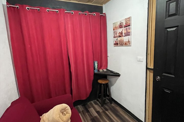 Room 6 of 19
