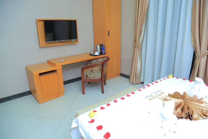 Room 4 of 38