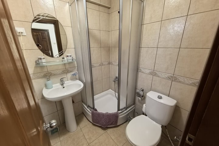 Room 64 of 92