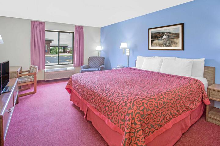 1 King Bed (2 of 4)