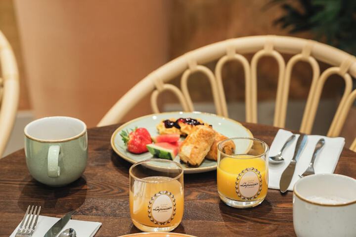 Breakfast/Coffee Service 85 of 90