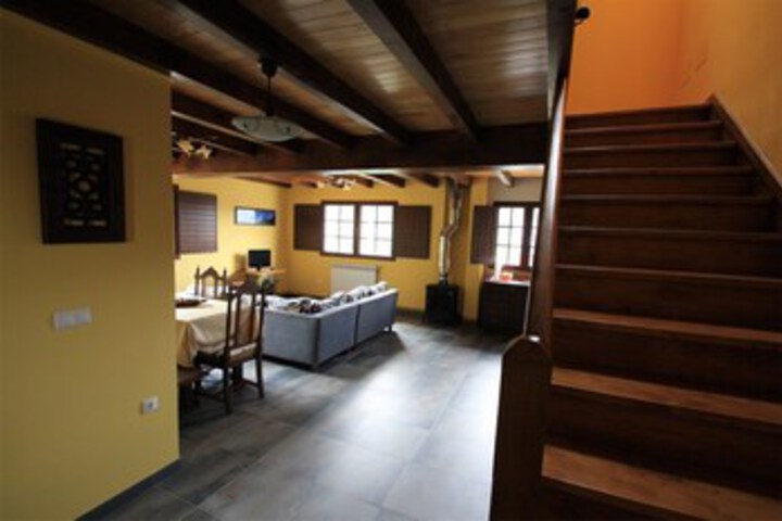 Room 6 of 10