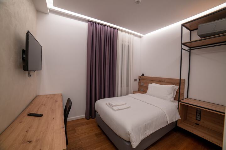 Room 2 of 47