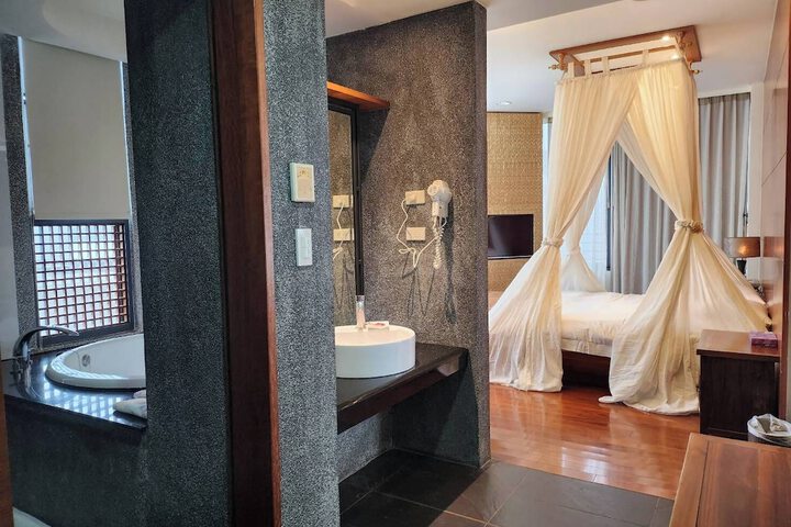 Room 21 of 50