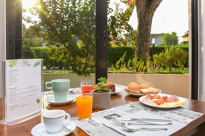 Breakfast/Coffee Service 83 of 107