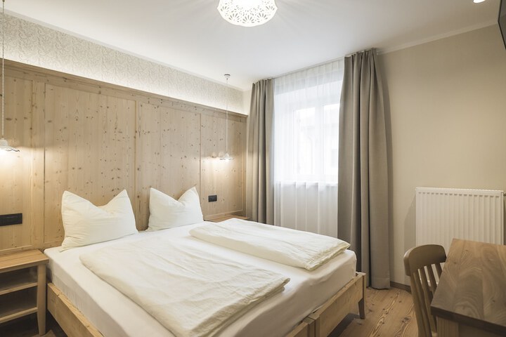 Room 46 of 214