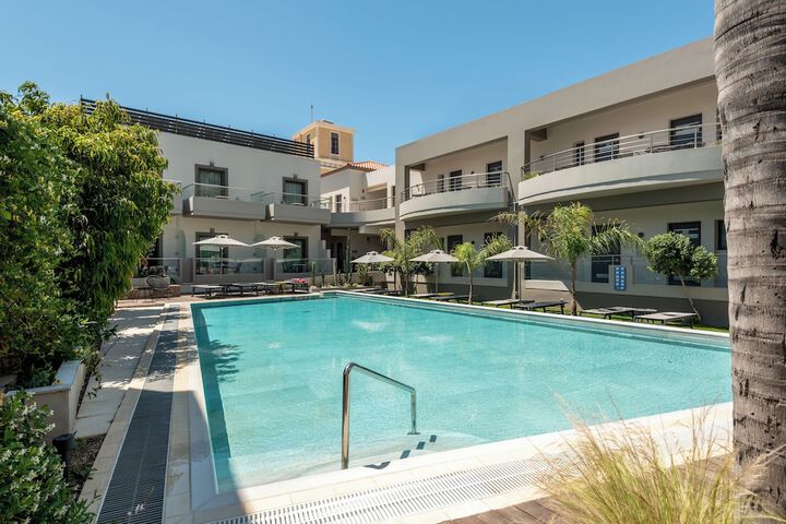 Pool Hotel