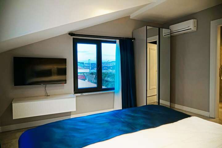 Room 13 of 94