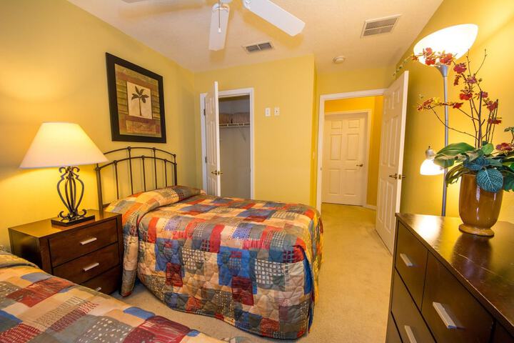 Room 27 of 221