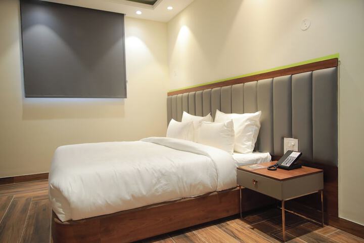 Room 14 of 36