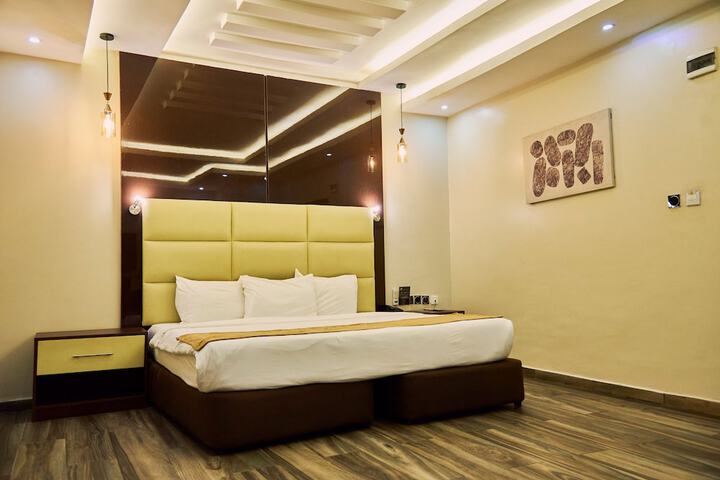Room 13 of 35