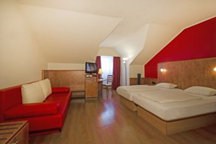 Room 35 of 84