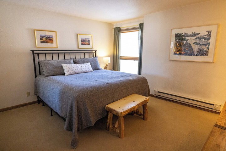 Room 203 of 947