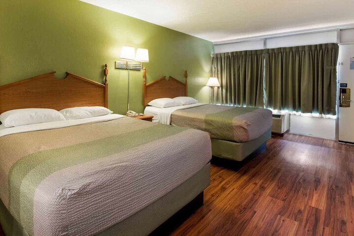 2 Double Beds (3 of 10)