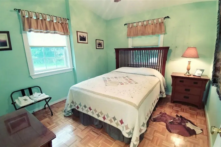 Room 4 of 18