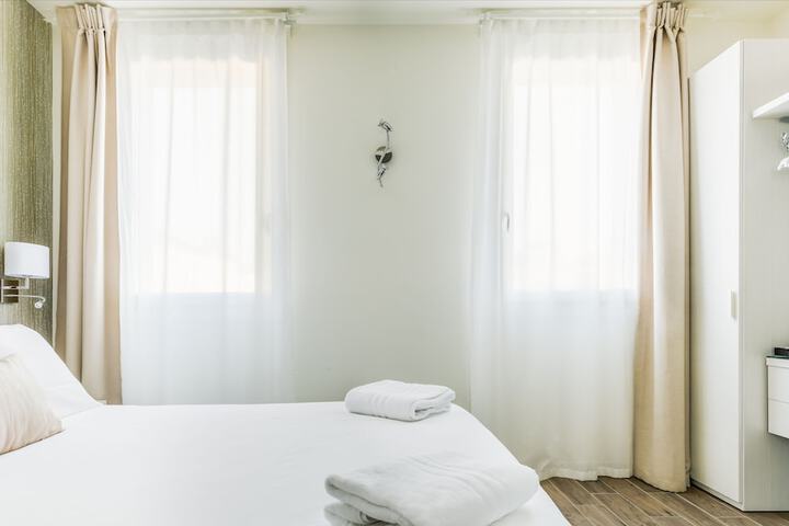 Room 28 of 71