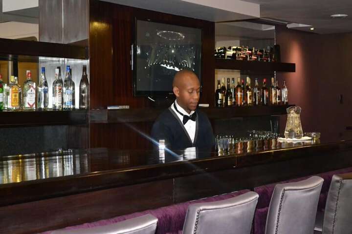 Lounge 26 of 59