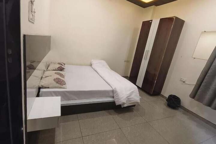 Room 3 of 8
