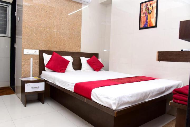 Nivant Lodge Solapur