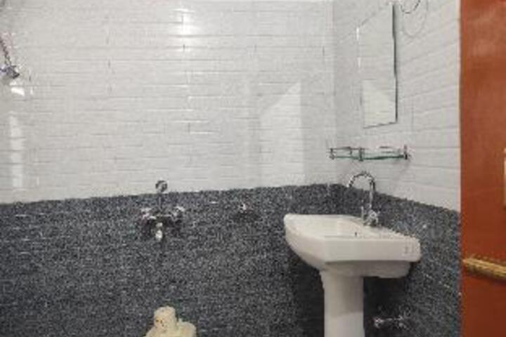 Room 2 of 11