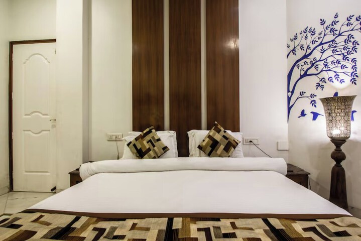 Room 16 of 35