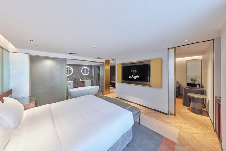 Room 25 of 52
