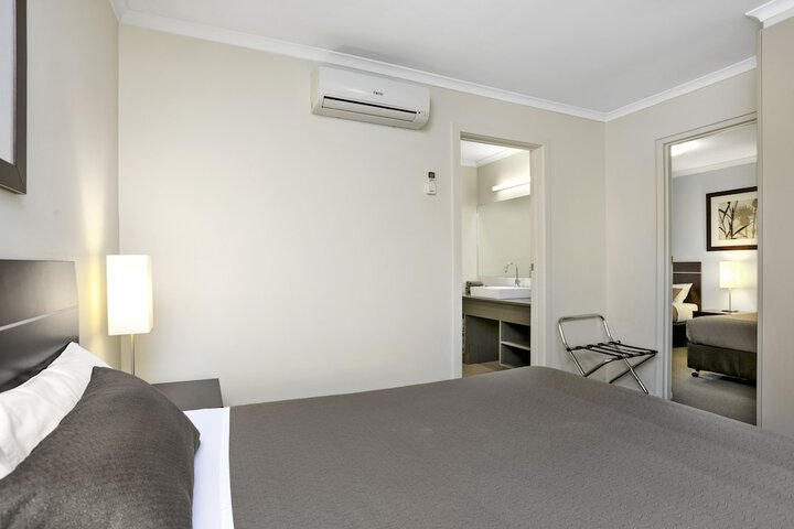 Room 10 of 43
