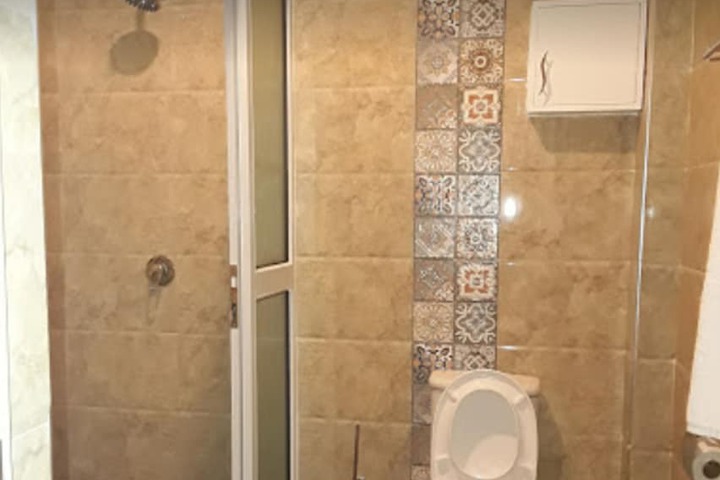 Room 11 of 25