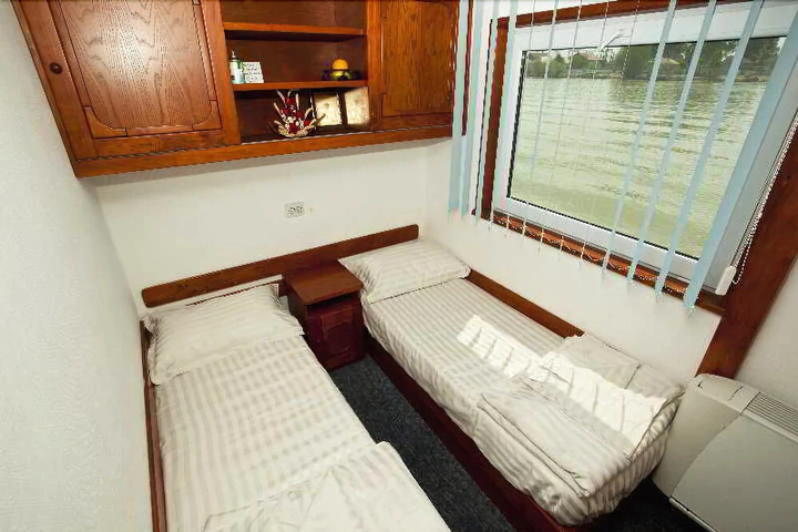 Room 2 of 10