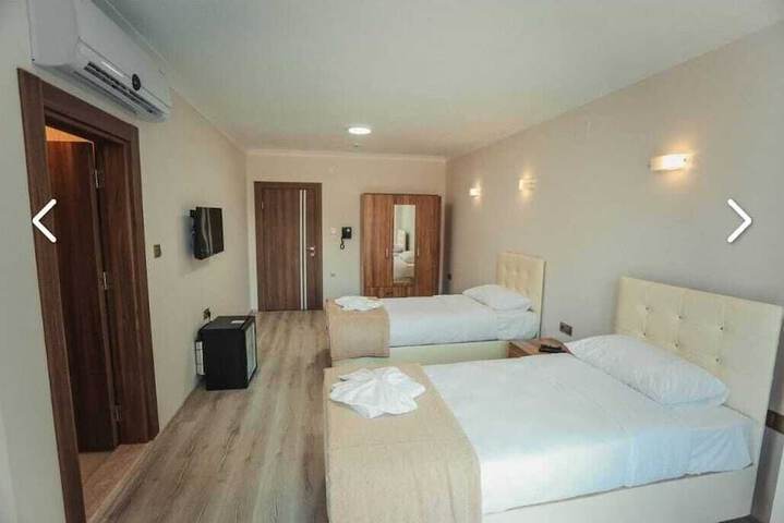 Room 4 of 16