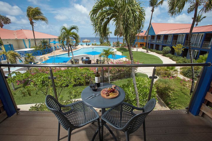 Hotel Pool