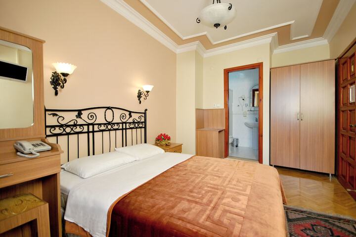 Room 4 of 30