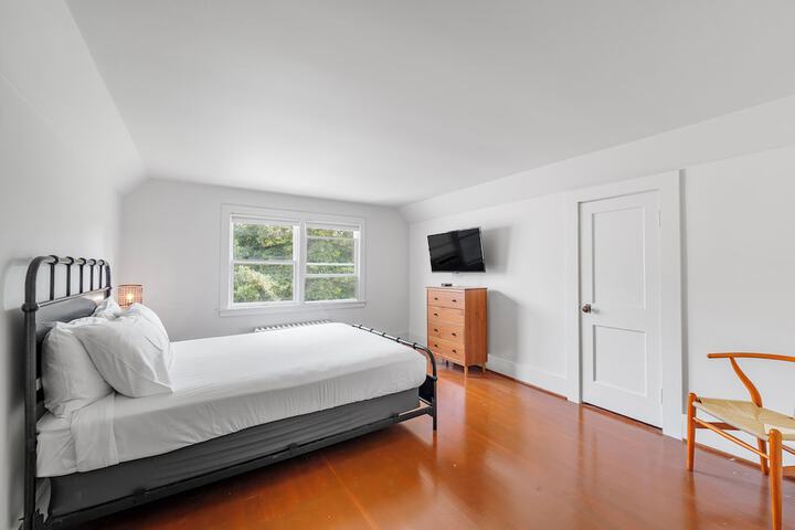 Deluxe King Bed (38 of 42)