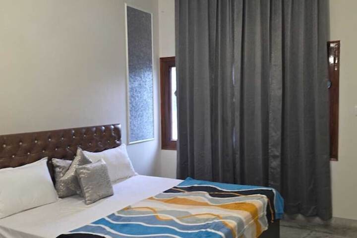 Room 4 of 6