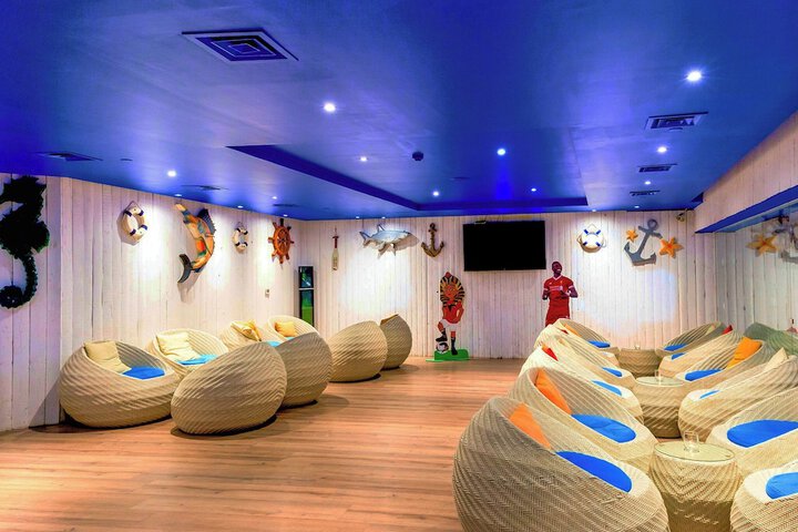 Lounge 73 of 91