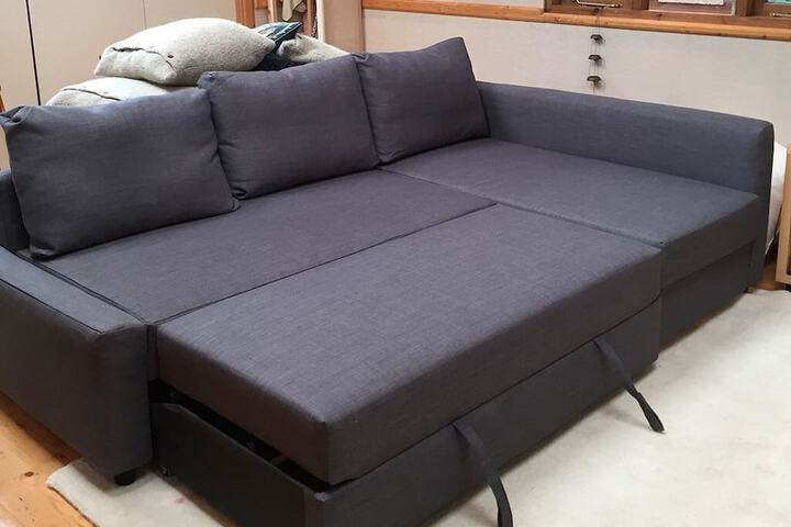Lounge 33 of 61