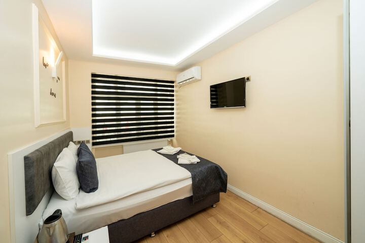 Room 35 of 60