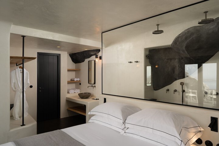 Room 2 of 303