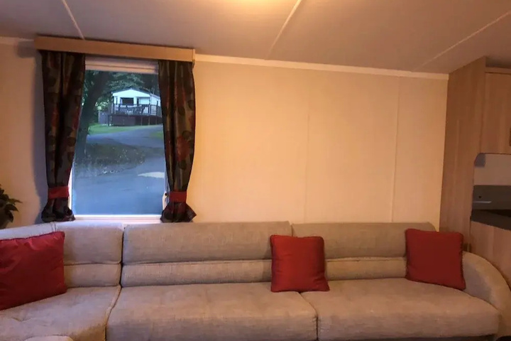 Room 5 of 13