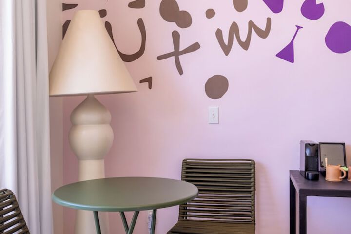 Room 14 of 107