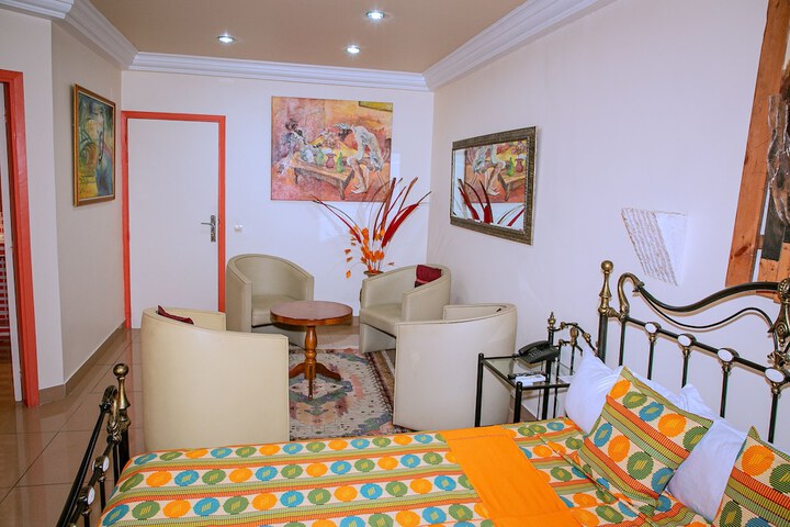 Room 16 of 28