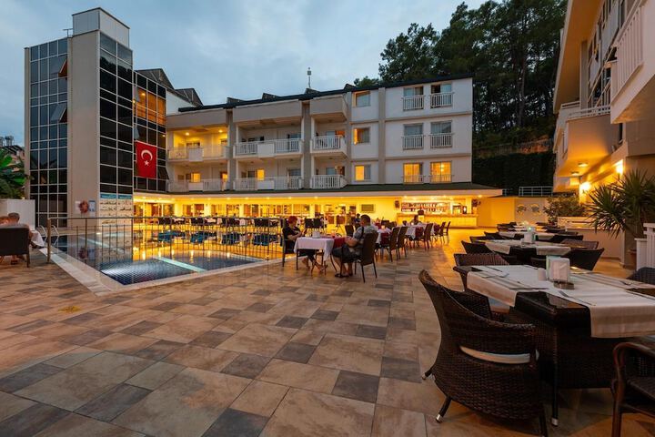 Pool Hotel