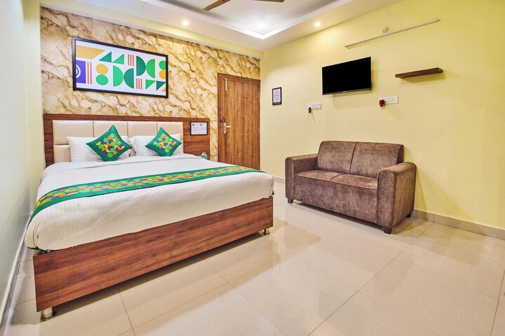 Room 10 of 31