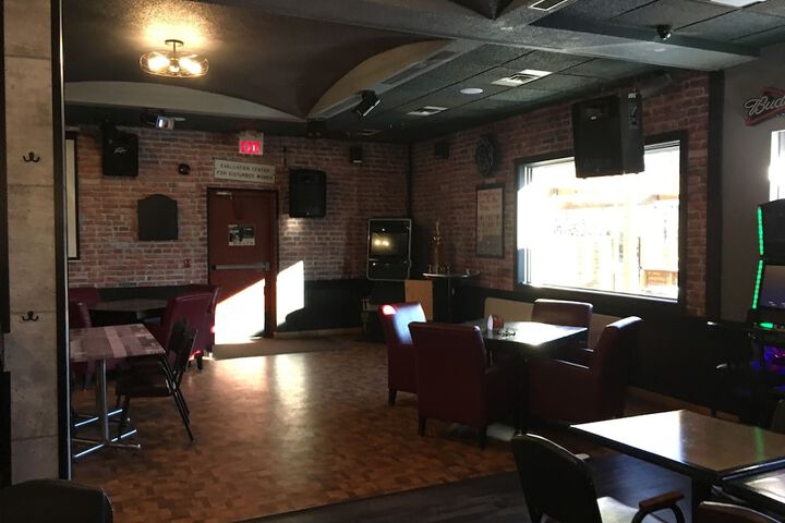 Lounge 98 of 122