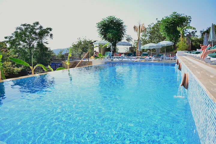 Pools & Facilities