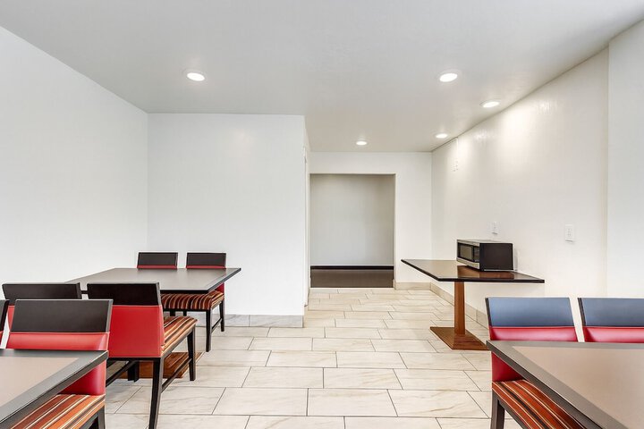 Breakfast/Coffee Service 72 of 88