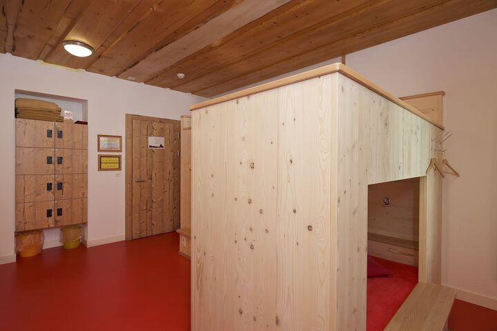 Room 17 of 61