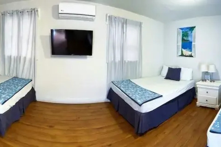 Room 9 of 10